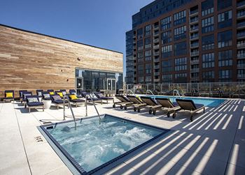 Rooftop Hot Tub at 640 North Wells, Chicago